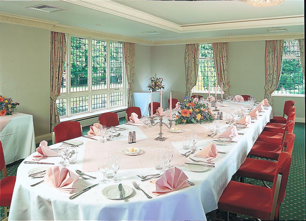 Swallow Churchgate Hotel Харлоу Екстериор снимка