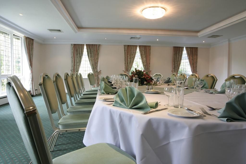 Swallow Churchgate Hotel Харлоу Ресторант снимка